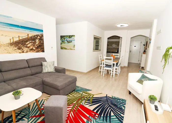 Family Apartment Walking Distance To The Sea And All Amenities