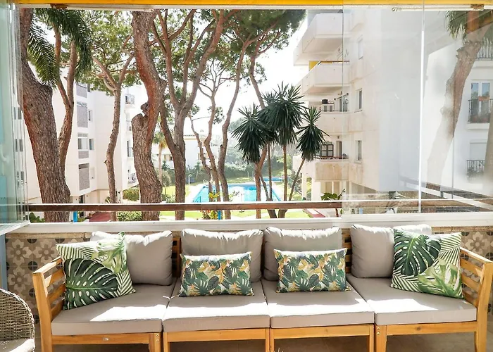 Family Apartment Walking Distance To The Sea And All Amenities