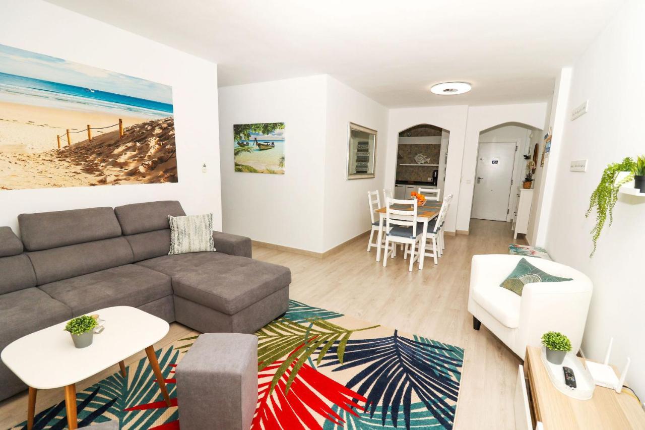 Family Walking Distance To The Sea And Amenities *