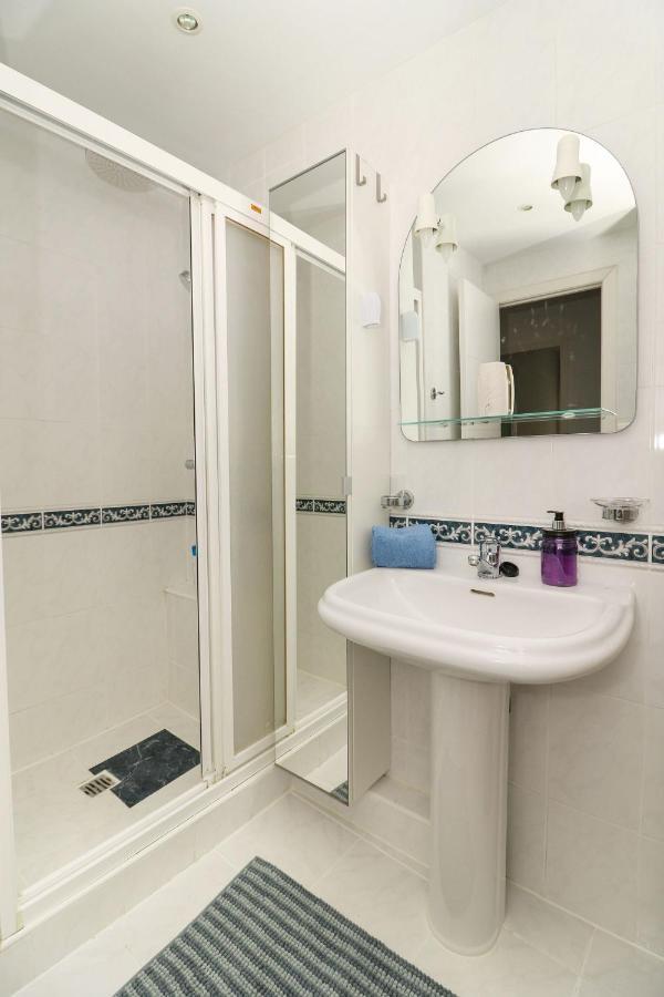 Family Walking Distance To The Sea And Amenities Apartment Sitio de Calahonda