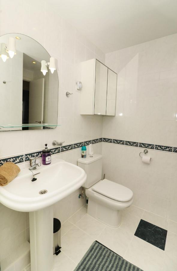 Apartment Family Walking Distance To The Sea And Amenities