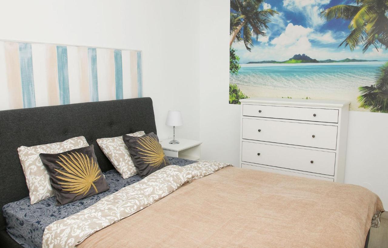Family Walking Distance To The Sea And Amenities Sitio de Calahonda