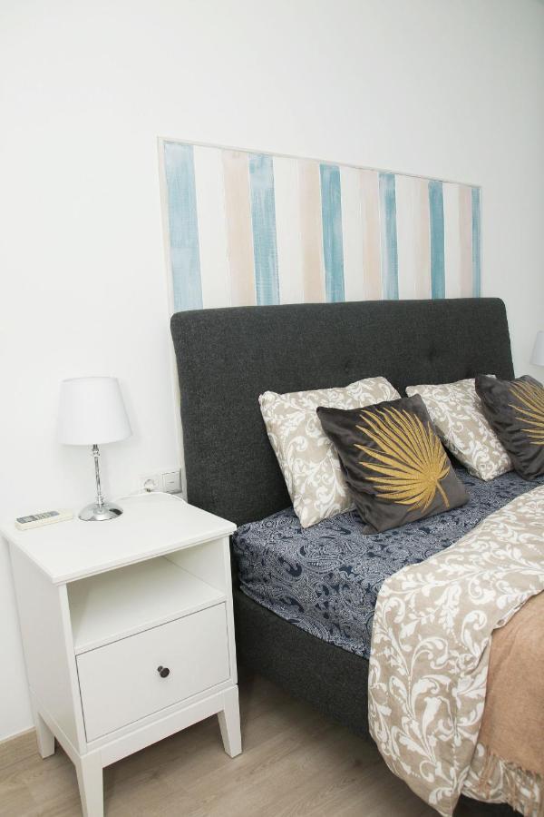 Family Walking Distance To The Sea And Amenities Apartment *