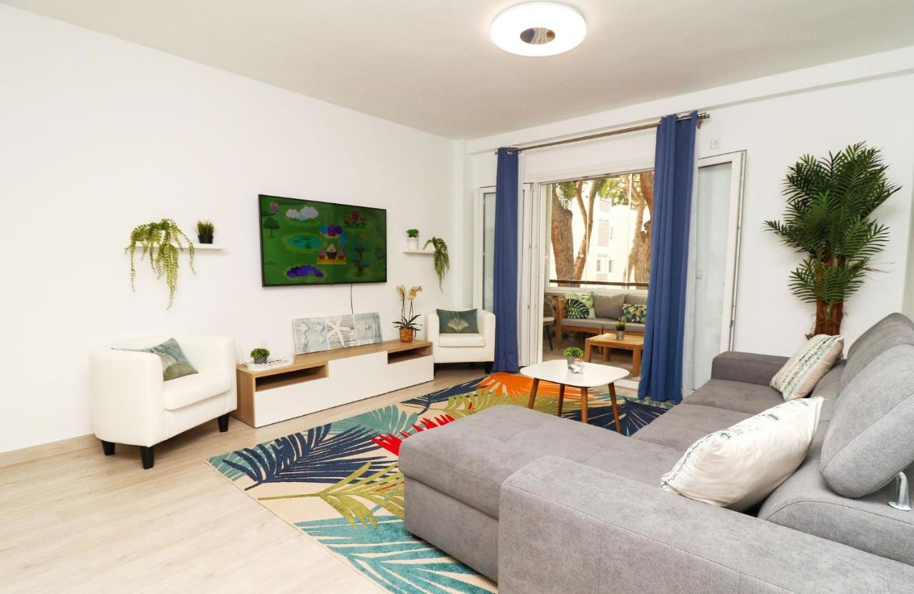 Family Walking Distance To The Sea And Amenities Apartment *