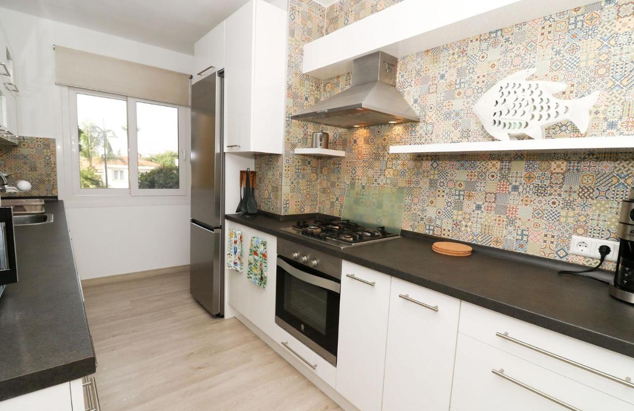 Family Walking Distance To The Sea And Amenities *