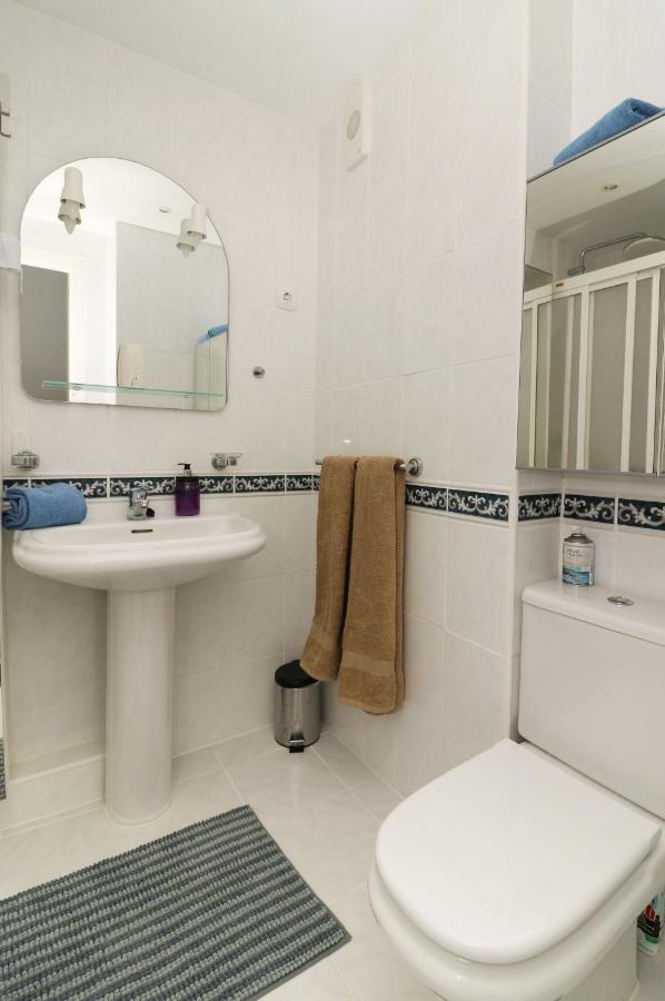 Family Walking Distance To The Sea And Amenities Apartment