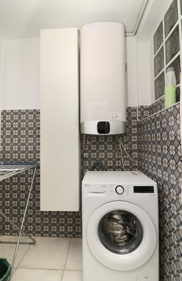 Family Walking Distance To The Sea And Amenities Apartment