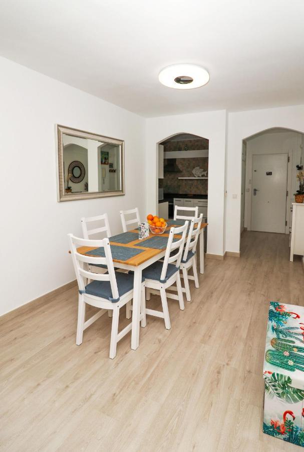 Family Walking Distance To The Sea And Amenities Apartment *
