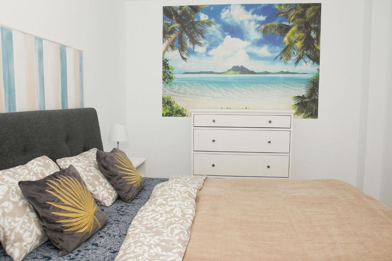 Family Walking Distance To The Sea And Amenities Apartment *