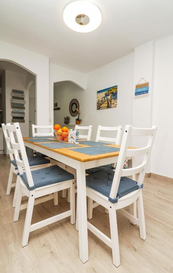 Family Walking Distance To The Sea And Amenities Apartment